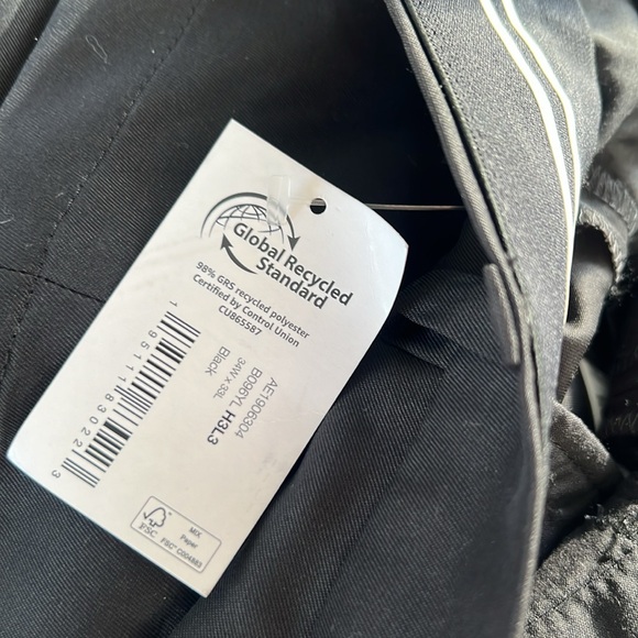 Amazon Essentials Men's Classic-Fit Stretch Tech Golf Pant 34x33 Black - Picture 8 of 9